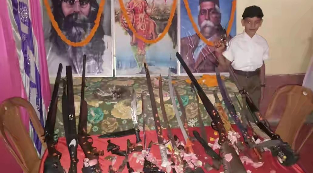 आरएसएस ने शस्त्र पूजन कार्यक्रम का किया आयोजन