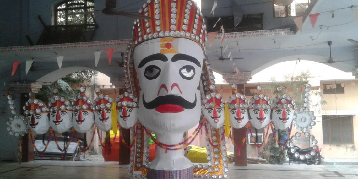 नौतनवा:रावण दहन की तैयारी पूरी,युद्धों का रोचक दृश्य जारी