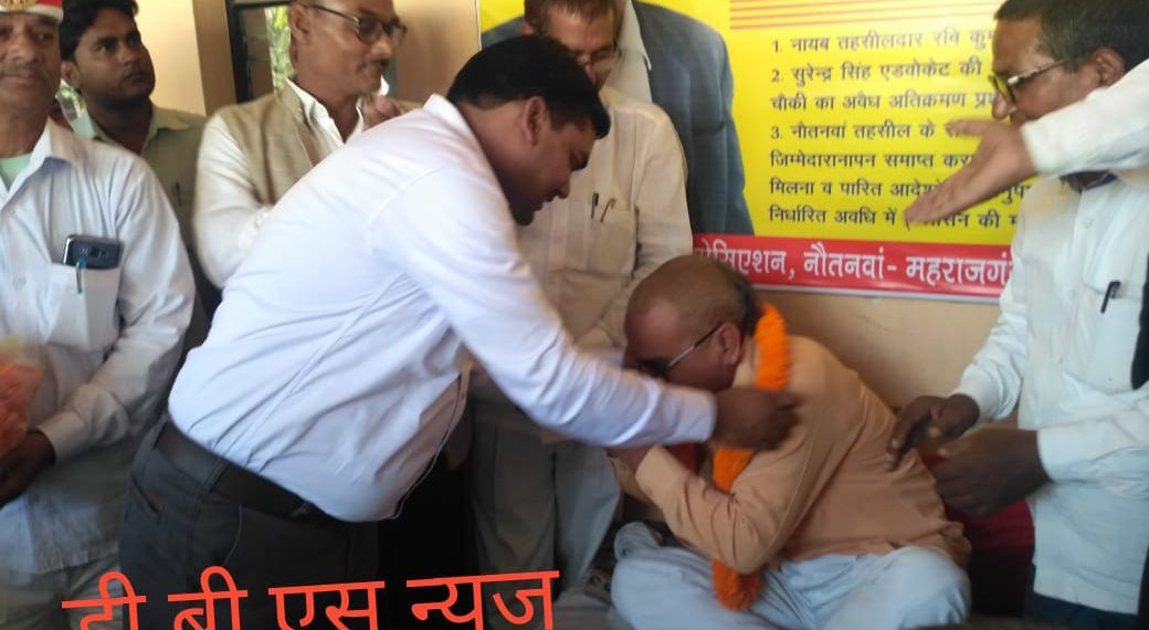 नौतनवा: डी बी एस न्यूज के खबर की असर, एसडीएम मदन कुमार ने जूस पिलाकर तोड़वाया अनशन