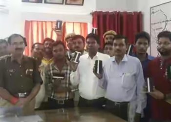 महराजगंज: सर्बिलान्स के जरिये मोबाइल चोरो को पकड़ 16 मोबाइल बरामद