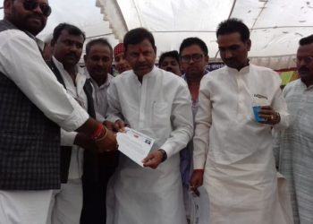 लक्ष्मीपुर: संसद के आश्वासन पर धरना का समापन