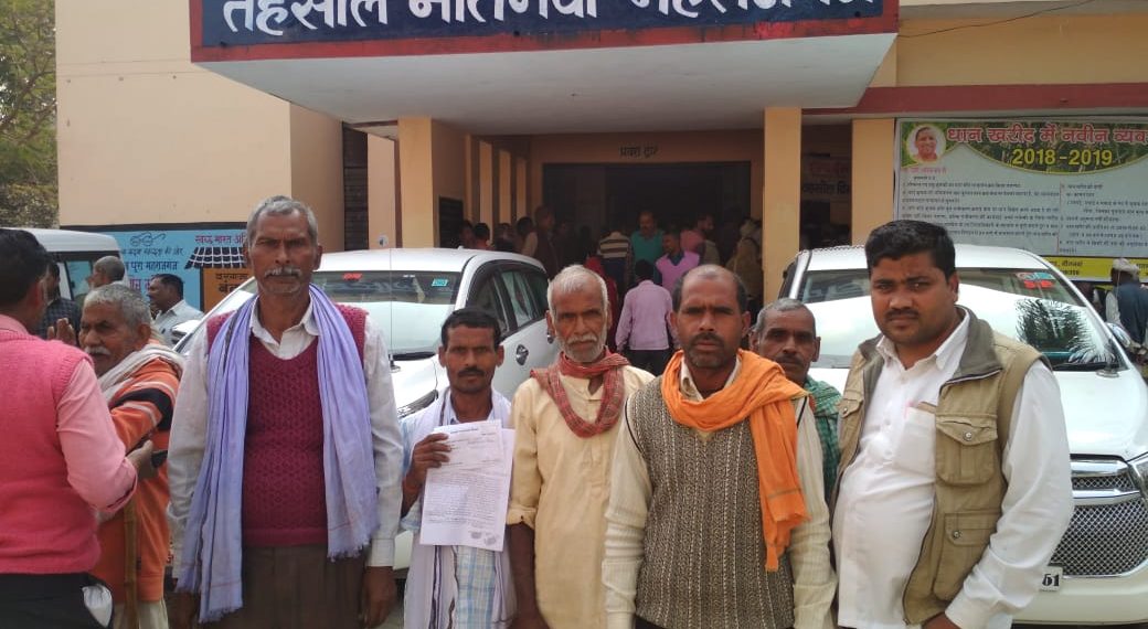 नौतनवा: खलिहान की जमीन पर हो रहे अवैध कब्जे को हटवाने का विरोध प्रदर्शन, डीएम से शिकायत