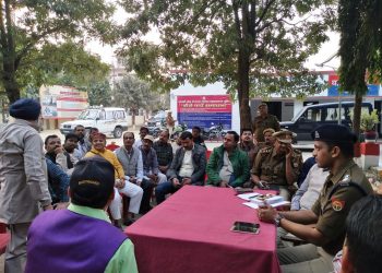 डी बी एस न्यूज की खबर लायी रंग, मोबाइल छिनौती को लेकर पुलिस हरकत में दिखी, नौतनवा थाने में ब्यापारियों के साथ बैठक का आयोजन