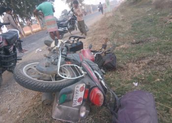 नौतनवा: छपवा पॉवर हाउस के करीब मार्ग दुर्घटना में तीन घायल एक कि हालात गम्भीर