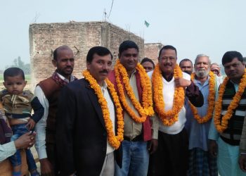 नौतनवा: जिला पंचायत सदस्य व कांग्रेस अल्पसंख्यक प्रकोष्ठ के जिलाध्यक्ष वसीम खान ने जगरनाथपुर में किया सड़क का शिलान्यास