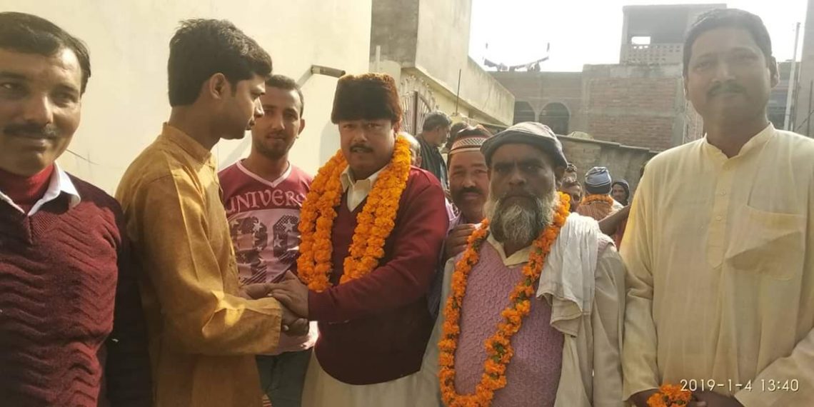 नौतनवा: अल्लाह की इबादत कर जिला पंचायत सदस्य वसीम खान ने की सड़क की शिल्यानास