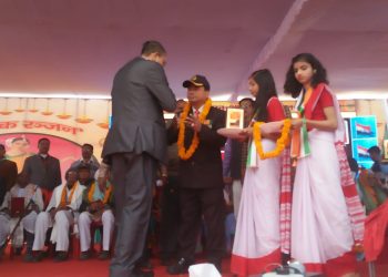 महराजगंज: भूतपूर्व सैनिकों व उनके परिजनों को किया गया सम्मानित, भेंट किया स्मृति चिन्ह