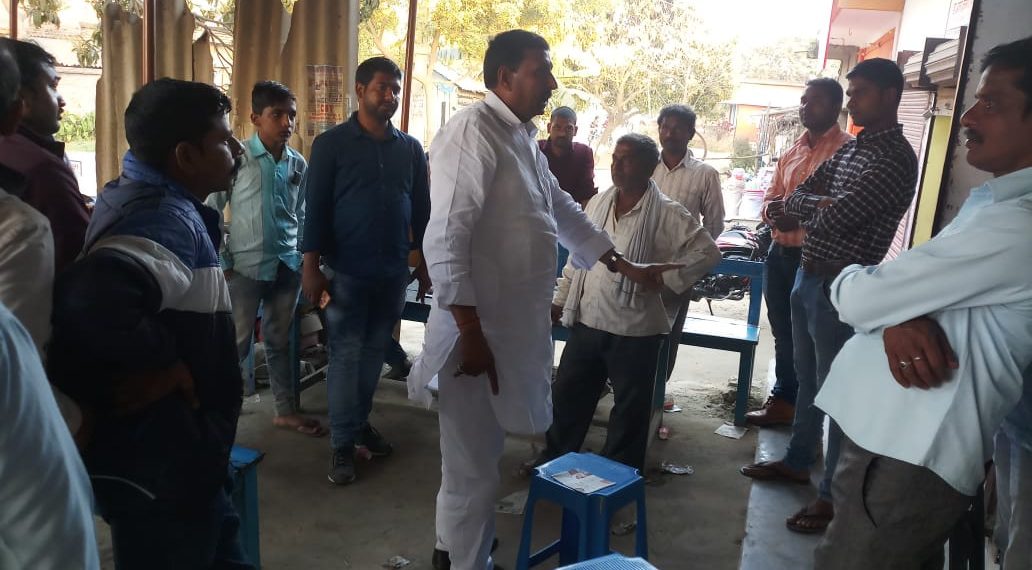 नौतनवां पूर्व विधायक ने लोगो से मिल जाना उनके हाल