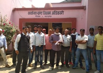 नौतनवां ब्लॉक के ग्रामसभाओं में कागजो में फर्जी बैठक की शिकायत, टास्कफोर्स ने दिया बीडीओ को ज्ञापन