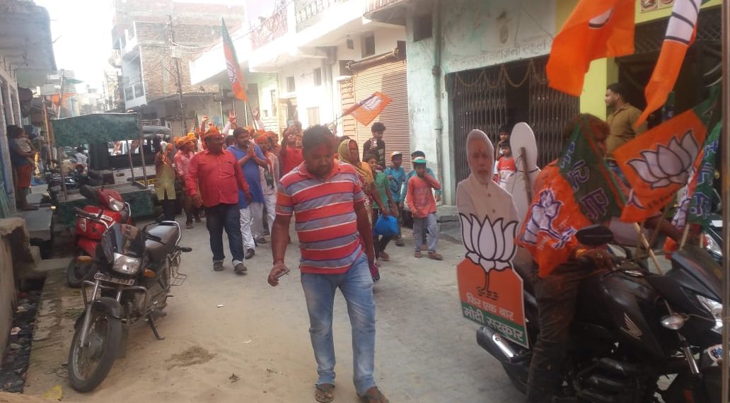 नौतनवा: पंकज चौधरी की जीत पर पूरे जनपद में भाजपाइयों ने निकाला ढोल नगाड़े लेकर विजय जुलूस