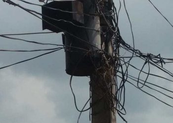 नही बदला गया जला ट्रांसफार्मर, अपने पास से पैसा लगाने को मजबूर ग्रामीण