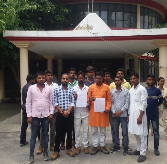 महराजगंज: बजरंगदल ने जिलाधिकारी को दिया राष्ट्रपति को संबोधित ज्ञापन, उन्नाव में बलात्कार की घटना का कड़ी निंदा