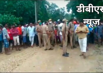 महराजगंज: पुरानी रंजिश को लेकर दो पक्षों में हुई जमकर मारपीट, घायल युवती की इलाज के दौरान हुई मौत, लोगो ने सड़क जाम कर के किया धरना प्रदर्शन