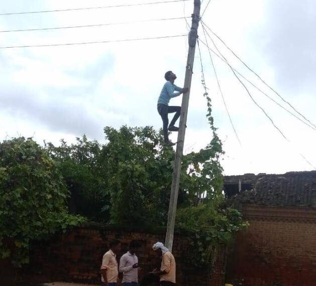 महराजगंज: विधानसभा पनियरा थाना श्यामदेउरवां के महदेवां में 20 उपभोक्ताओं की बिजली काटी गई