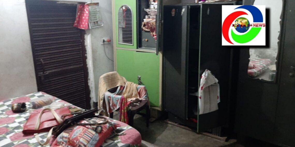 नौतनवां: घर मे घुसकर बंदूक की गोली-मैगजीन, गहना समेत नगदी की चोरी, पहुंची पुलिस