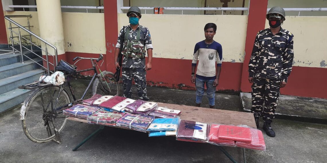 सिद्धार्थनगर: शसस्त्र सीमा बल ने तस्कर को दबोचा, जब्त किए तस्करी के सामान