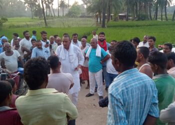 नौतनवां: पूर्व विधायक मुन्ना सिंह ने लिया दौरा कर जाना बाढ़ पीड़ितों का हाल