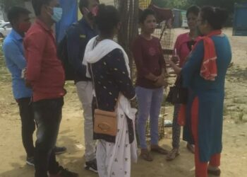 महराजगंज: एंटी रोमियो टीम द्वारा की गयी कार्यवाही, चार व्यक्तियों को दी गयी हिदायत