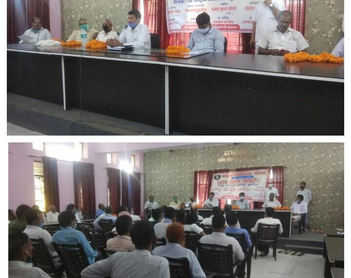 नौतनवा:तहसील सभागार नौतनवा में किया गया रेवेन्यू बार एसोसिएशन के पदाधिकारियों का सपथ ग्रहण