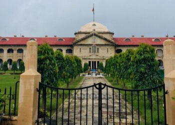 उत्तर प्रदेश: हाथरस कांड में इलाहाबाद HC ने ADG को लगाई फटकार, पूछा- आपकी बेटी होती तो बिना देखे अंतिम संस्कार होने देते