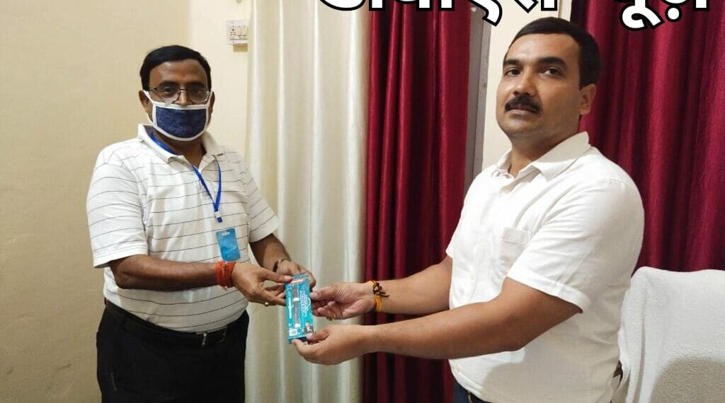 सिद्धार्थनगर: बीडीओ बढ़नी ने तहसीलदार के स्वागत में किया उपहार स्वरूप डायरी व कलम की भेंट