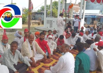 महाराजगंज गांधी प्रतिमा के सामने समाजवादियों ने किया सत्याग्रह प्रदर्शन