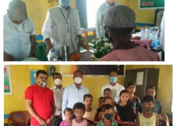 नौतनवां: भाजपा नेता समीर त्रिपाठी ने कंपोजिट विद्यालय बरवां में किया निःशुल्क ड्रेस वितरण, बच्चो के खिले चेहरे