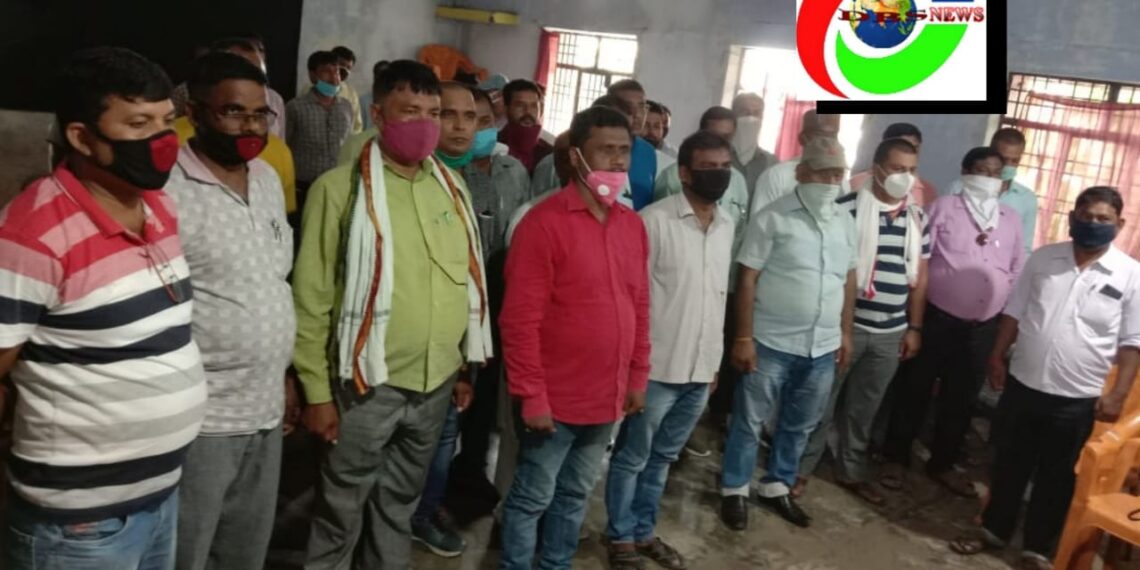 नौतनवां: मार्ग दुर्घटना में शिक्षक की मौत पर शिक्षकों ने जताया शोक, दानवीर बन मदद को बढ़ाया हाथ