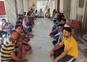 महराजगंज: सिसवां बाजार में मां दुर्गा पूजा समिति ने मूर्ति स्थापना के लिए रखी बैठक