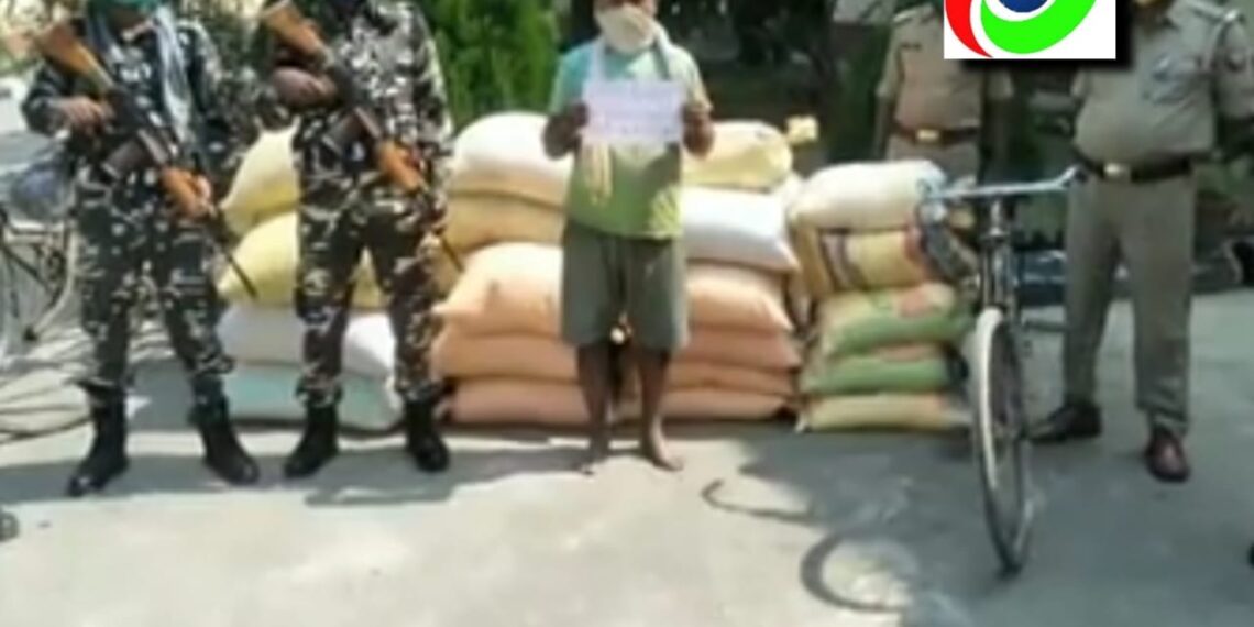 एसएसबी और पुलिस की सयुंक्त टीम ने तस्कर को किया गिरफ्तार, पकड़ा अवैध कनाडियन मटर और दाल