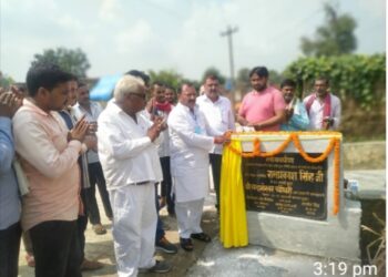 ब्लाक प्रमुख राम प्रकाश सिंह ने सेमरहनी गांव में इंटरलॉकिंग सड़क का किया लोकार्पण