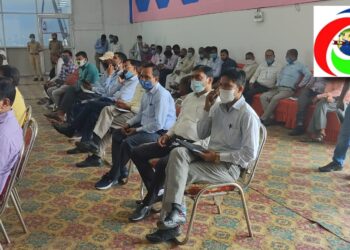 नौतनवा: सम्पूर्ण समाधान दिवस में सोशल डिस्टेंसिंग दिखी तार-तार, डीएम ने लगाई फटकार