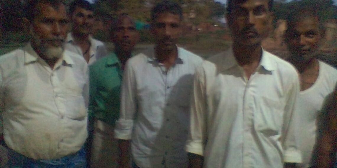 महराजगंज: बैकुंठपुर के टोला बोदरवार में सर्प के आतंक से चल रहा दहसत का माहौल ग्रामीण हैं चिंतित ढूंढ रहे सुरक्षा का उपाय