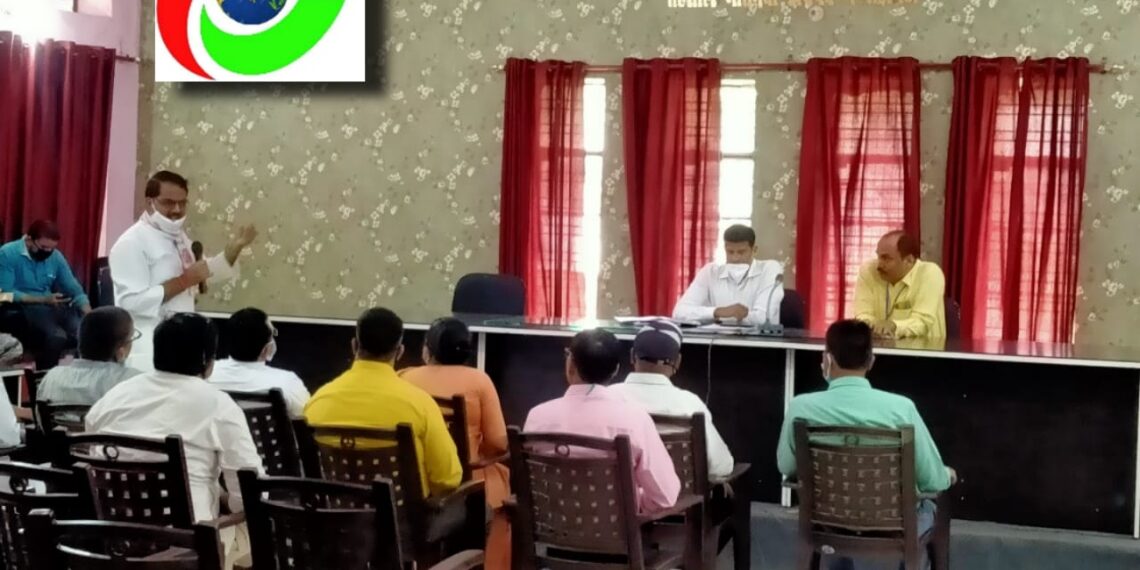 नौतनवां: उपजिलाधिकारी ने बुलायी थी कथित अभिभावक संघ और प्रबंधको की बैठक, फीस माफी को लेकर निकला ये निष्कर्ष