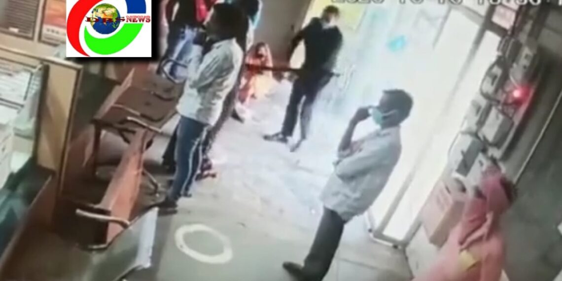 नौतनवा इलाहाबाद बैंक में गार्ड के बंदूक से चली गोली, मची अफरा-तफरी