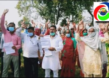 सोनौली: जान देनी पड़े दे देंगे लेकिन 17 लाख प्रति एकड़ में जमीन नही देंगे किसान, सड़क पर उतर किये प्रदर्शन