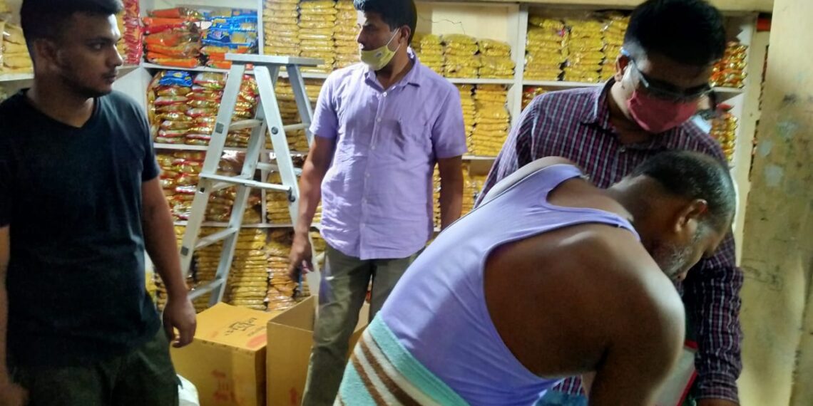 नौतनवा: एसडीएम के नेतृत्व में खाद्य सुरक्षा विभाग के अधिकारियों ने 7 दुकानों पर मारा छापा, लिए 11 सैंपल