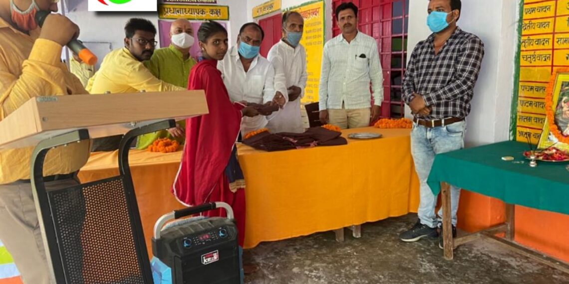 नौतनवां: निशुल्क गणवेश वितरण कार्यक्रम का अरघा में आयोजन, घर से ही शिक्षा के अलख को जगायेगा ‘रीड अलांग बोलो अप्प’