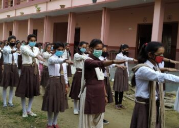 सिद्धार्थनगर: मिशन शक्ति के अंतर्गत बालिकाओं को सिखाया आत्मरक्षा के गुण