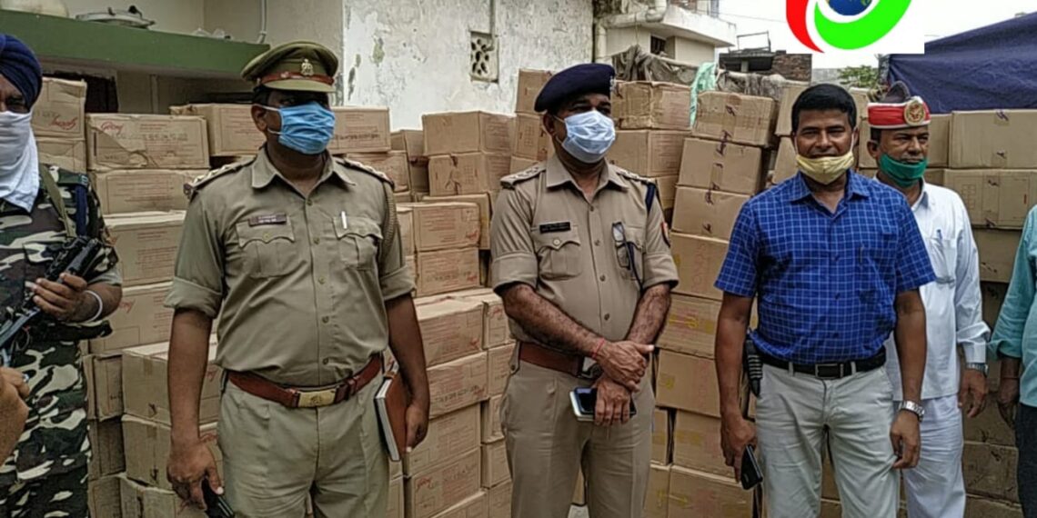 नौतनवा में एसडीएम और सीओ की छापेमारी में लाखों के सामान बरामद