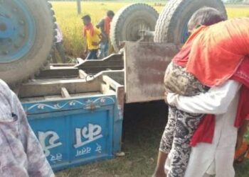 महराजगंज: ट्राली पलटने से एक की मौत 9 घायल, मचा कोहराम