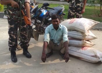 परसामालिक: गस्त के दौरान एसएसबी ने पकड़ा बाइक सहित बीस बोरा खाद