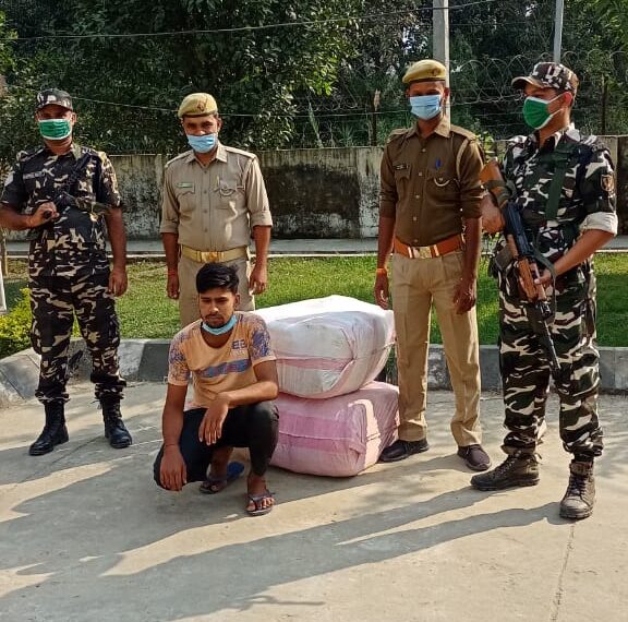 भगवानपुर: एसएसबी एवं पुलिस की संयुक्त टीम ने तस्करी करते 1 बाइक सहित दो बंडल कपड़ा पकड़ किया सीज