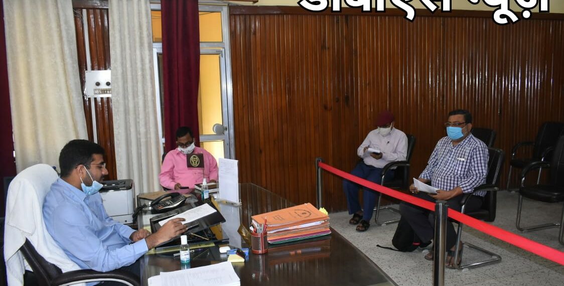 सिद्धार्थनगर: कोरोना सैम्पल की कम जांच होने पर जिलाधिकारी ने जताई कड़ी नाराज़गी, जिम्मेदारों को दिया दिशा निर्देश