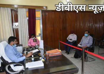 सिद्धार्थनगर: कोरोना सैम्पल की कम जांच होने पर जिलाधिकारी ने जताई कड़ी नाराज़गी, जिम्मेदारों को दिया दिशा निर्देश