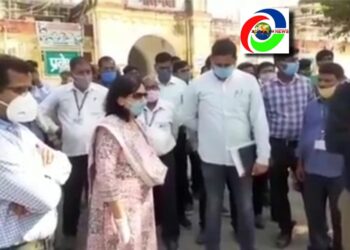 लखनऊ मंडल की डीआरएम ने नौतनवां स्टेशन का किया औचक निरीक्षण, गंदगी का अंबार देख लगाई फटकार