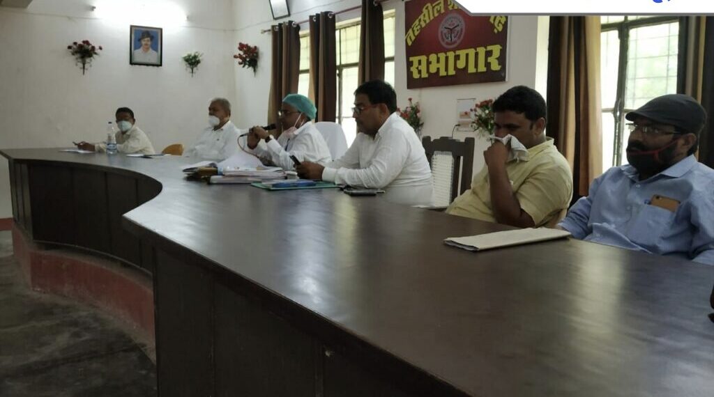 सिद्धार्थनगर: उपजिलाधिकारी व तहसीलदार ने शोहरतगढ़ तहसील के ब्लॉक में लगभग 66 बीएलओ को पंचायत चुनाव के सम्बंधित दी गयी ट्रेनिंग