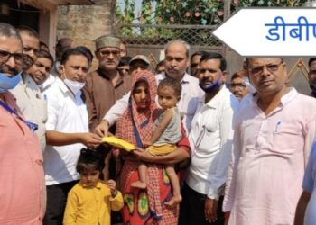 महराजगंज: नौंतनवां सहित जनपद के अन्य ब्लाकों के शिक्षकों ने सहयोग में अपने मृत शिक्षक साथी के परिवार को दिए 194500 रूपये