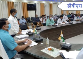 महराजगंज : जिलाधिकारी डॉ. उज्ज्वल कुमार ने कलेक्ट्रेट सभागार में कि समीक्षा बैठक, समस्त अधिकारियों को आवश्यक कार्यवाही के लिए दिए दिशा निर्देश