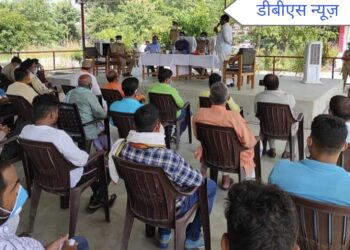 महराजगंज: जिलाधिकारी व पुलिस अधीक्षक के द्वारा पुलिस लाइन मे की गयी पीस कमेटी की बैठक